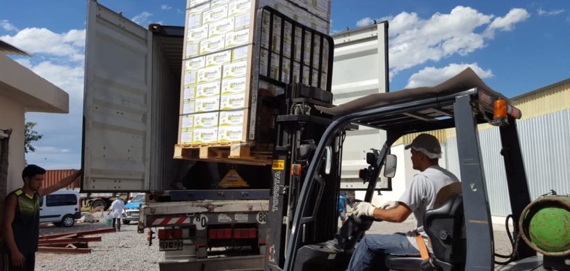 Partió el primer contenedor de ciruelas deshidratadas al hub logístico de Dubai